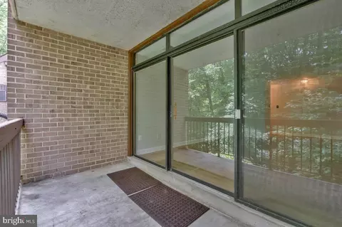 Exterior - 1663 Parkcrest Cir #200, Reston, VA 20190 photo 2 of 5