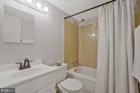 Bath - 1663 Parkcrest Cir #200, Reston, VA 20190 photo 3 of 3