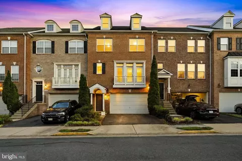12147 Monteith Ln, Fairfax, VA 22030