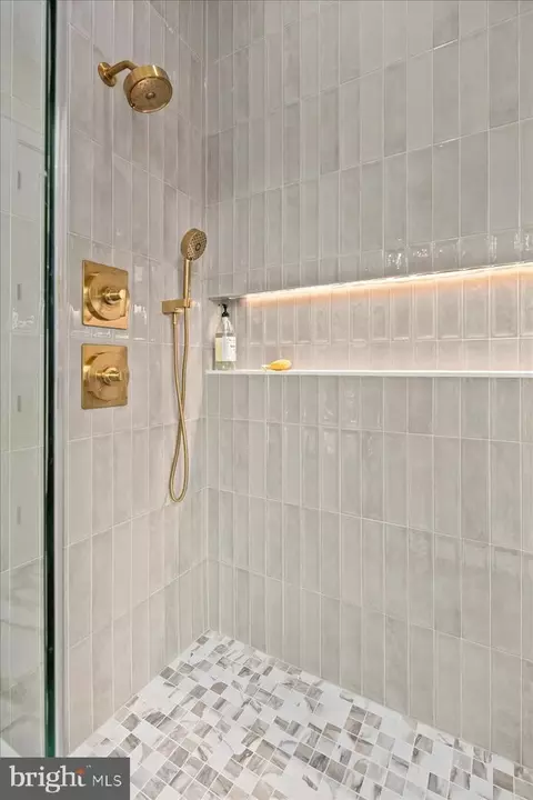 Bath - 7126 Thrasher Rd, Mclean, VA 22101 photo 3 of 3