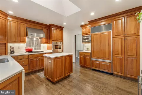 Kitchen - 6225 Kellogg Dr, Mclean, VA 22101 photo 1 of 5