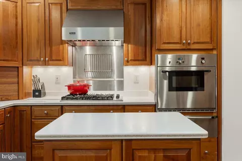 Kitchen - 6225 Kellogg Dr, Mclean, VA 22101 photo 3 of 5