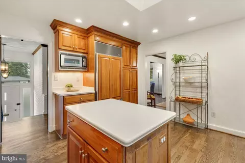 Kitchen - 6225 Kellogg Dr, Mclean, VA 22101 photo 5 of 5