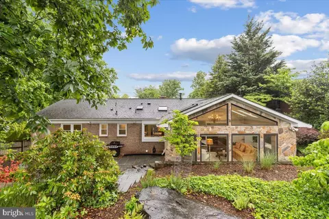 Exterior - 6225 Kellogg Dr, Mclean, VA 22101 photo 4 of 8
