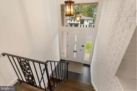 Entry Way - 6225 Kellogg Dr, Mclean, VA 22101 photo 1 of 2