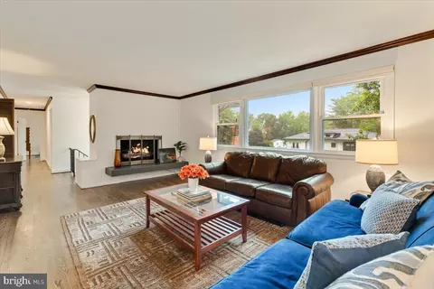 Living - 6225 Kellogg Dr, Mclean, VA 22101 photo 1 of 5