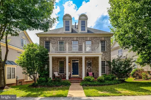 2894 Swanee Ln, Fairfax, VA 22031