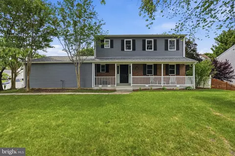 1300 Bayshire Ln, Herndon, VA 20170