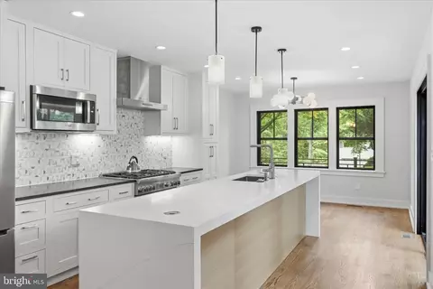 Kitchen - 5921 Chesterbrook Rd, Mclean, VA 22101 photo 3 of 5