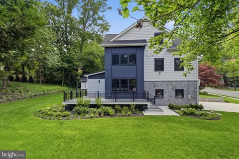 Exterior - 5921 Chesterbrook Rd, Mclean, VA 22101 photo 14 of 15