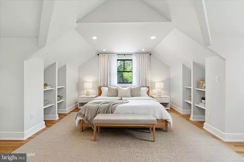 Bedroom - 5921 Chesterbrook Rd, Mclean, VA 22101 photo 11 of 12