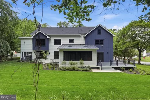 Exterior - 5921 Chesterbrook Rd, Mclean, VA 22101 photo 13 of 15