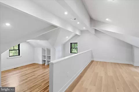 Entry Way - 5921 Chesterbrook Rd, Mclean, VA 22101 photo 16 of 20