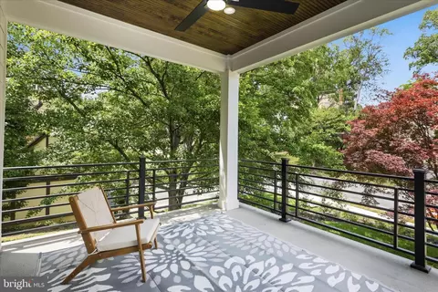Exterior - 5921 Chesterbrook Rd, Mclean, VA 22101 photo 9 of 15