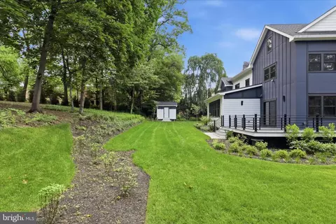 Exterior - 5921 Chesterbrook Rd, Mclean, VA 22101 photo 12 of 15