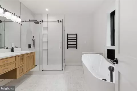Bath - 5921 Chesterbrook Rd, Mclean, VA 22101 photo 1 of 8