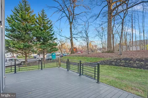 Exterior - 5921 Chesterbrook Rd, Mclean, VA 22101 photo 11 of 15