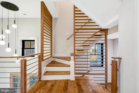 Entry Way - 5921 Chesterbrook Rd, Mclean, VA 22101 photo 12 of 20