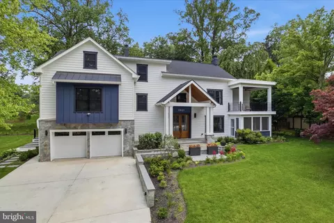 Exterior - 5921 Chesterbrook Rd, Mclean, VA 22101 photo 4 of 15