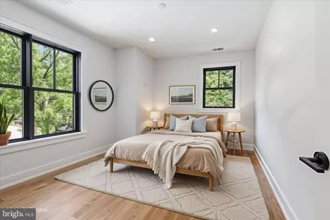 Bedroom - 5921 Chesterbrook Rd, Mclean, VA 22101 photo 4 of 12