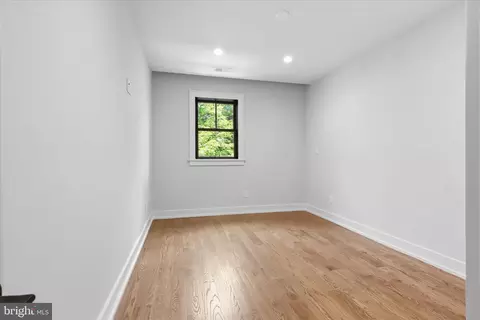 Bedroom - 5921 Chesterbrook Rd, Mclean, VA 22101 photo 7 of 12