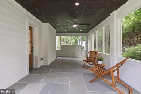 Exterior - 5921 Chesterbrook Rd, Mclean, VA 22101 photo 7 of 15