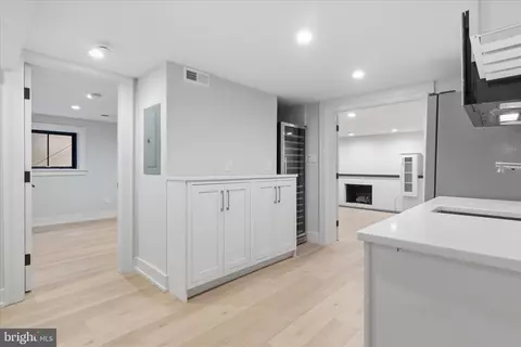 Entry Way - 5921 Chesterbrook Rd, Mclean, VA 22101 photo 19 of 20