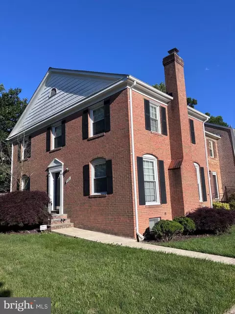 7018 Bradwood Ct, Springfield, VA 22151