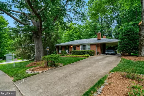 8422 Georgian Way, Annandale, VA 22003
