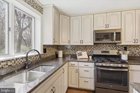 Kitchen - 1335 Macbeth St, Mclean, VA 22102 photo 4 of 5