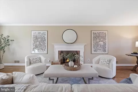 Living - 1335 Macbeth St, Mclean, VA 22102 photo 5 of 8