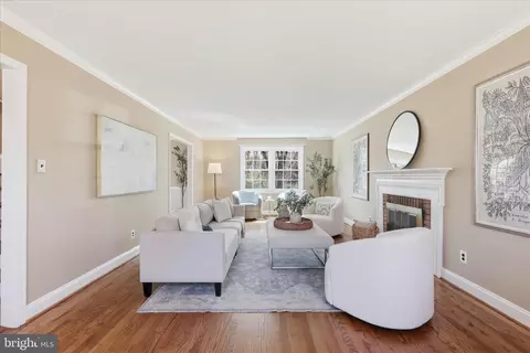 Living - 1335 Macbeth St, Mclean, VA 22102 photo 3 of 8