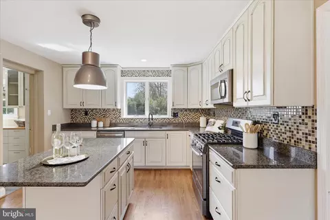 Kitchen - 1335 Macbeth St, Mclean, VA 22102 photo 3 of 5