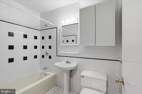 Bath - 1335 Macbeth St, Mclean, VA 22102 photo 4 of 4
