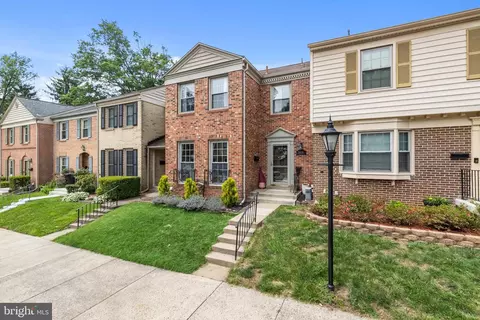 5426 Cabot Ridge Ct, Fairfax, VA 22032