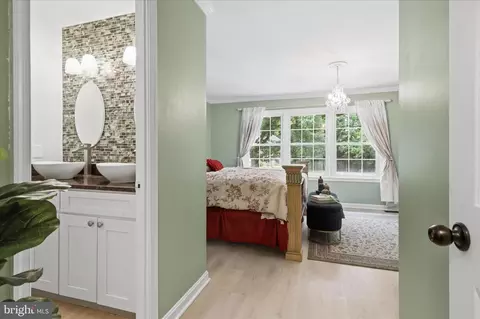 Entry Way - 9032 Rosewall Ct, Springfield, VA 22152 photo 3 of 4