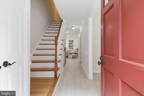 Entry Way - 9032 Rosewall Ct, Springfield, VA 22152 photo 2 of 4