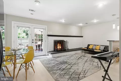 Living - 9032 Rosewall Ct, Springfield, VA 22152 photo 1 of 2