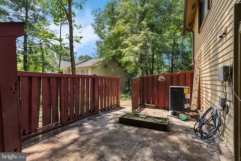 Exterior - 10669 Spring Oak Ct, Burke, VA 22015 photo 4 of 6