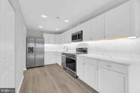Kitchen - 10669 Spring Oak Ct, Burke, VA 22015 photo 3 of 3