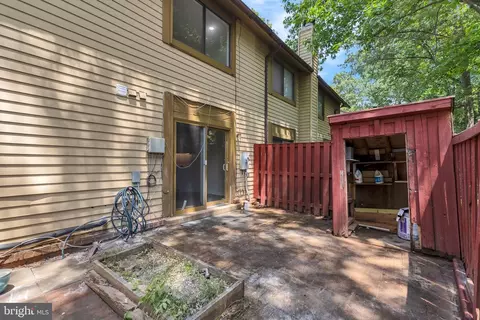 Exterior - 10669 Spring Oak Ct, Burke, VA 22015 photo 6 of 6