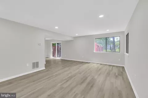 Living - 10669 Spring Oak Ct, Burke, VA 22015 photo 2 of 3