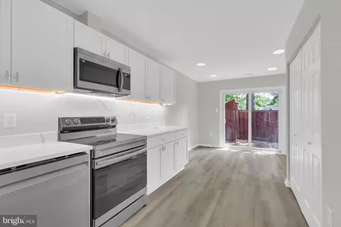 Kitchen - 10669 Spring Oak Ct, Burke, VA 22015 photo 2 of 3