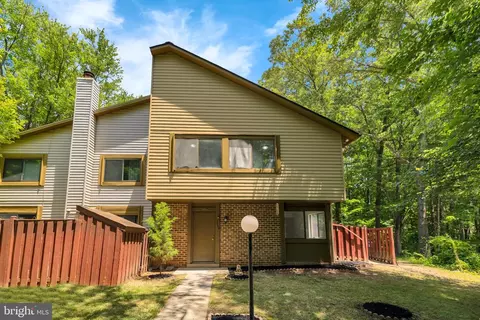 Exterior - 10669 Spring Oak Ct, Burke, VA 22015 photo 2 of 6