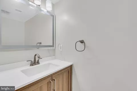 Bath - 10669 Spring Oak Ct, Burke, VA 22015 photo 3 of 3