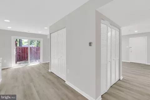 Entry Way - 10669 Spring Oak Ct, Burke, VA 22015 photo 2 of 3