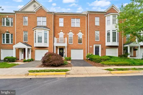4290 Park Green Ct, Fairfax, VA 22030