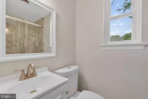 Bath - 8109 Carrick Ln, Springfield, VA 22151 photo 2 of 2