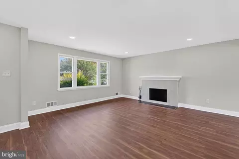 Living - 8109 Carrick Ln, Springfield, VA 22151 photo 1 of 2