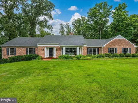 925 Woburn Ct, Mclean, VA 22102